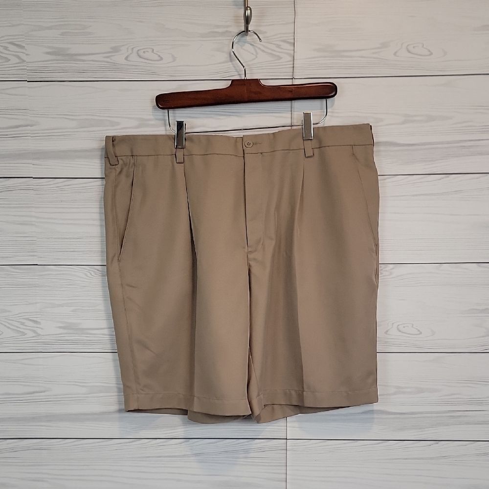 Nike Golf Men's Flat Front Shorts - Tan Size 40